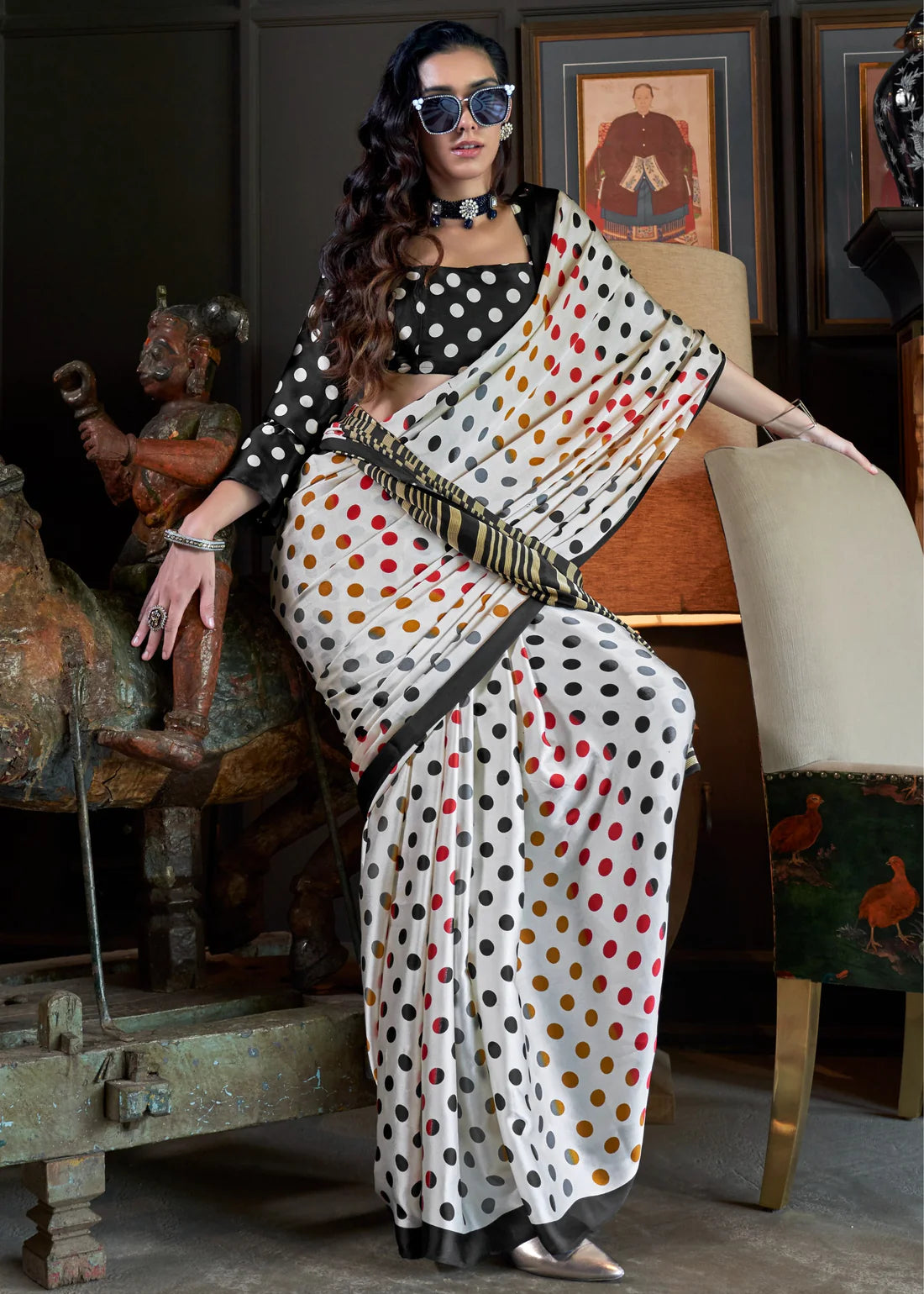 SAREEZE Élite Noir Dots Silk Saree